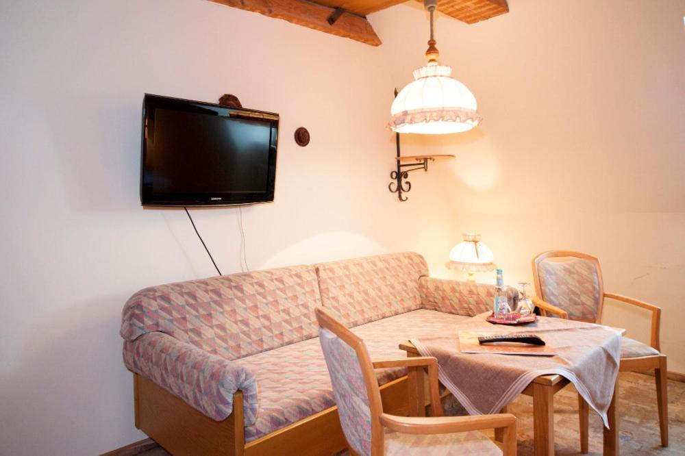 Hotel Gasthof Zur Post Wolfegg Exterior foto