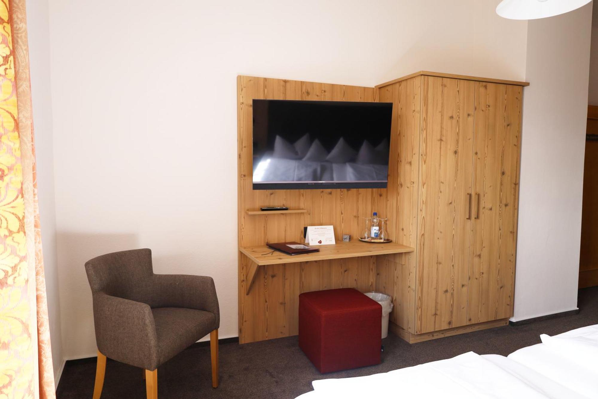 Hotel Gasthof Zur Post Wolfegg Exterior foto