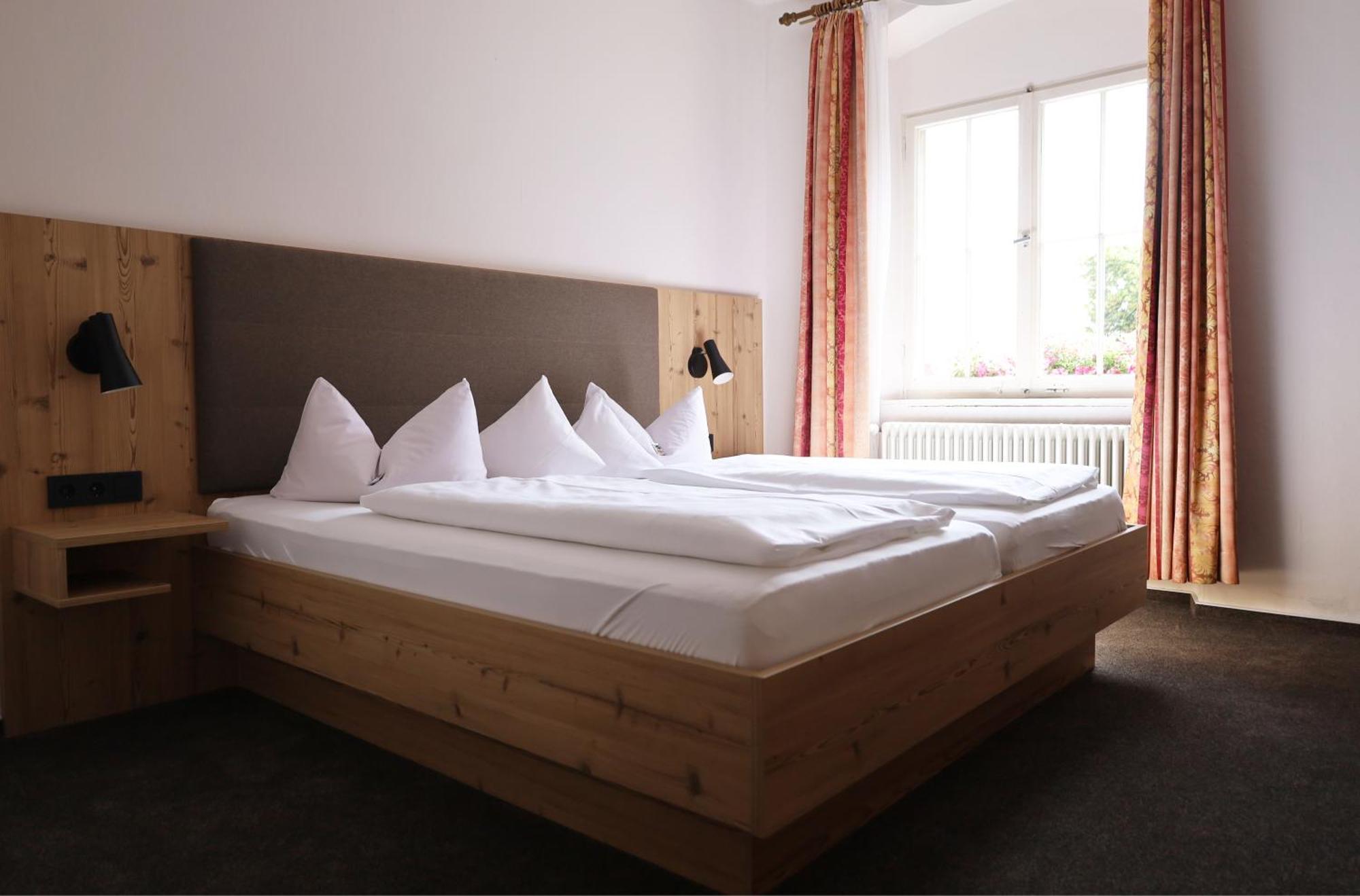Hotel Gasthof Zur Post Wolfegg Exterior foto
