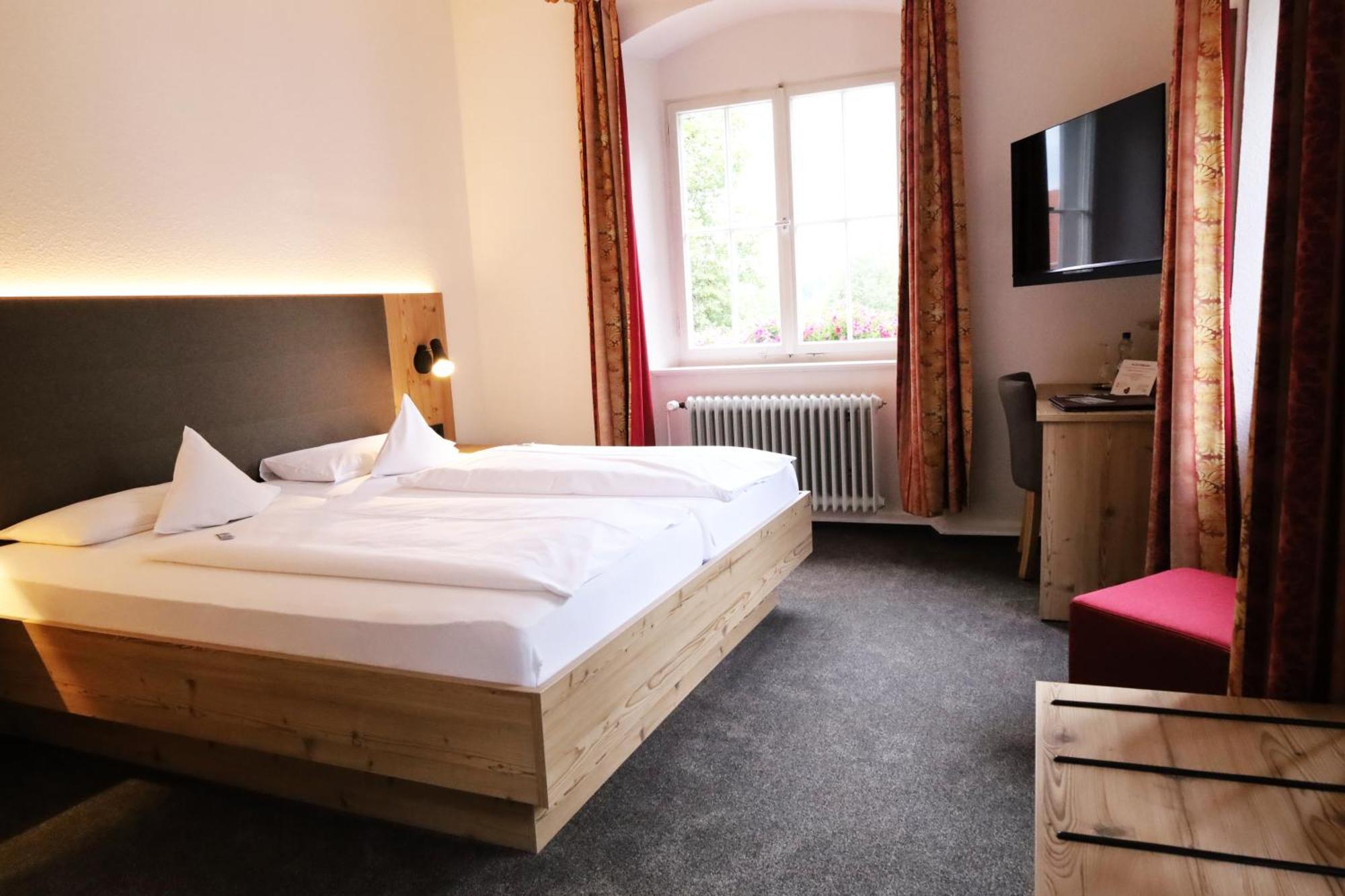 Hotel Gasthof Zur Post Wolfegg Exterior foto