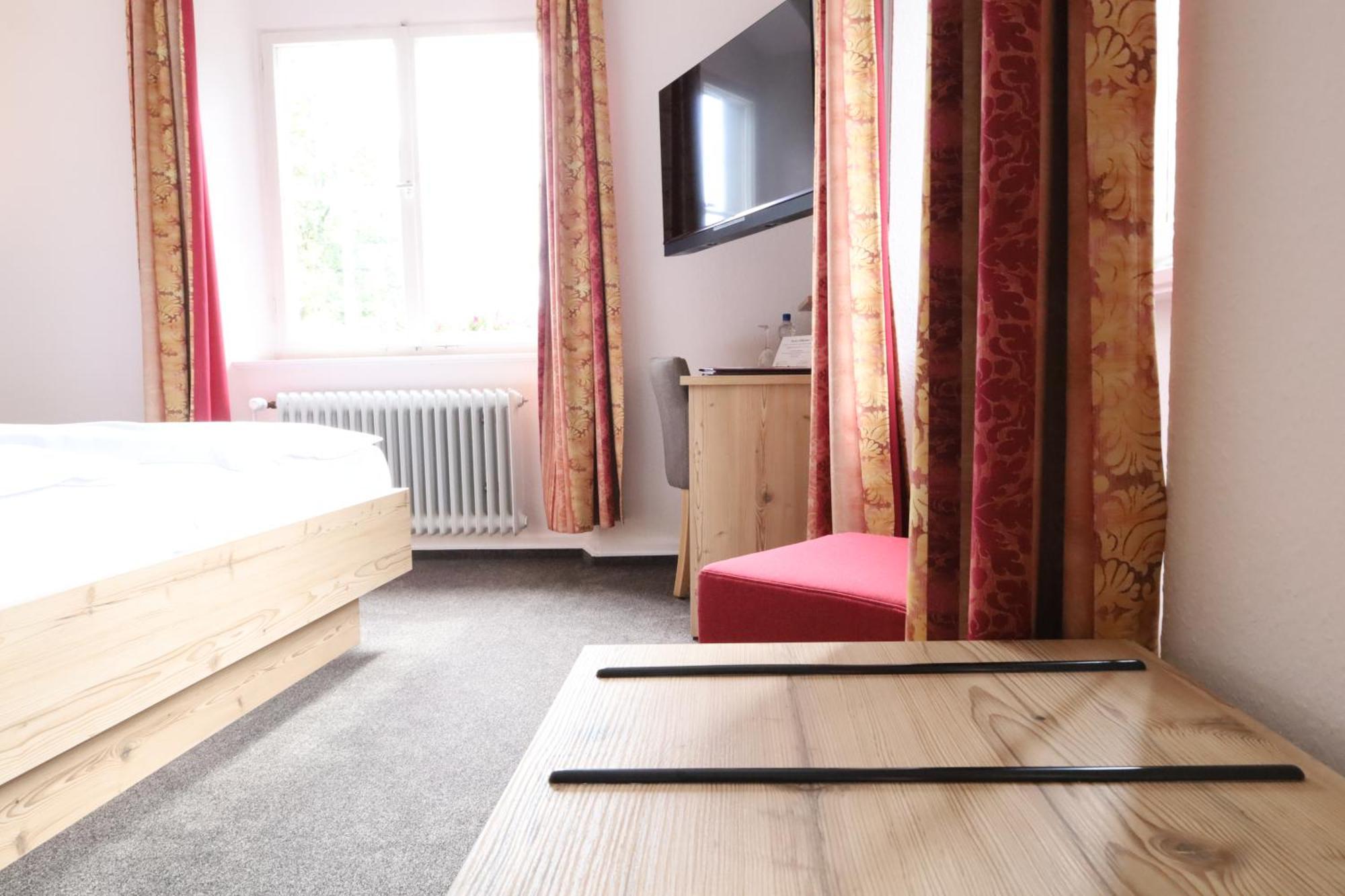 Hotel Gasthof Zur Post Wolfegg Exterior foto