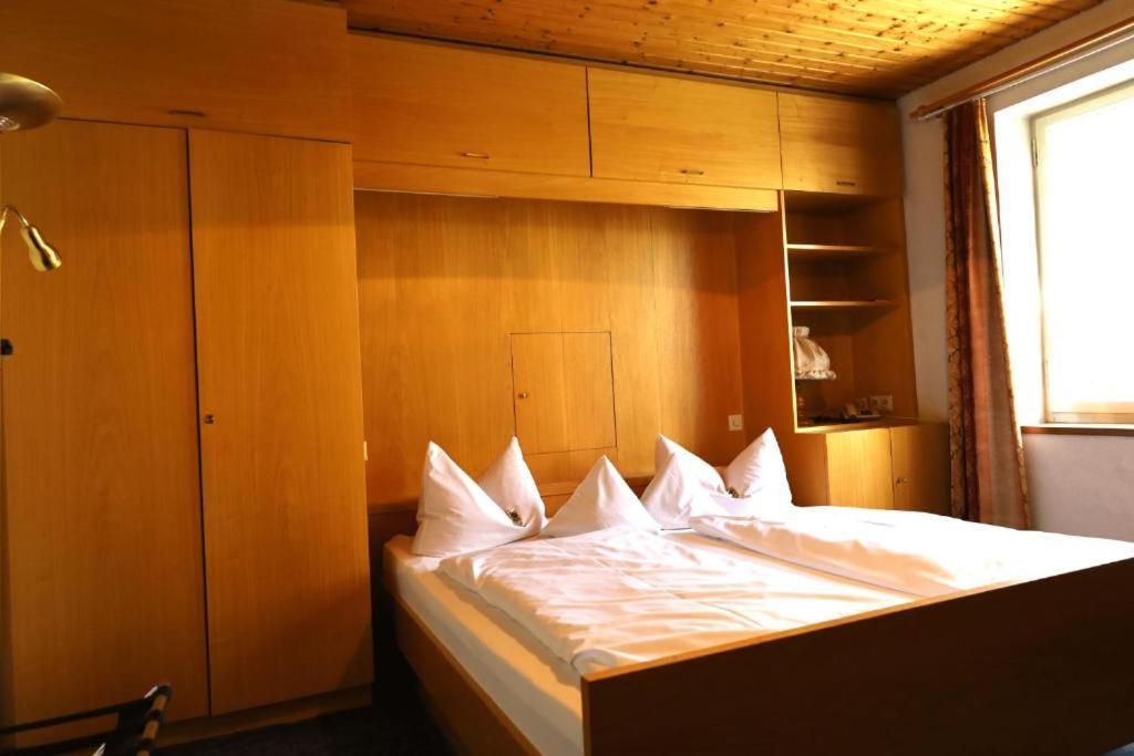 Hotel Gasthof Zur Post Wolfegg Exterior foto